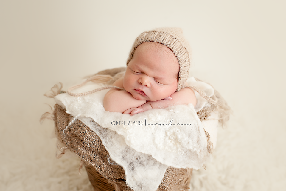newborn photography community critique photo submitted by Keri Meyers - 8 community members set this photo as a favourite image.