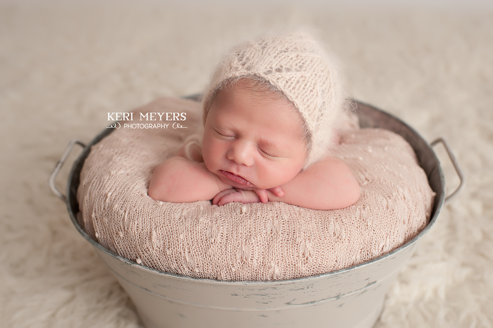 newborn photography community critique photo submitted by Keri Meyers - 7 community members set this photo as a favourite image.