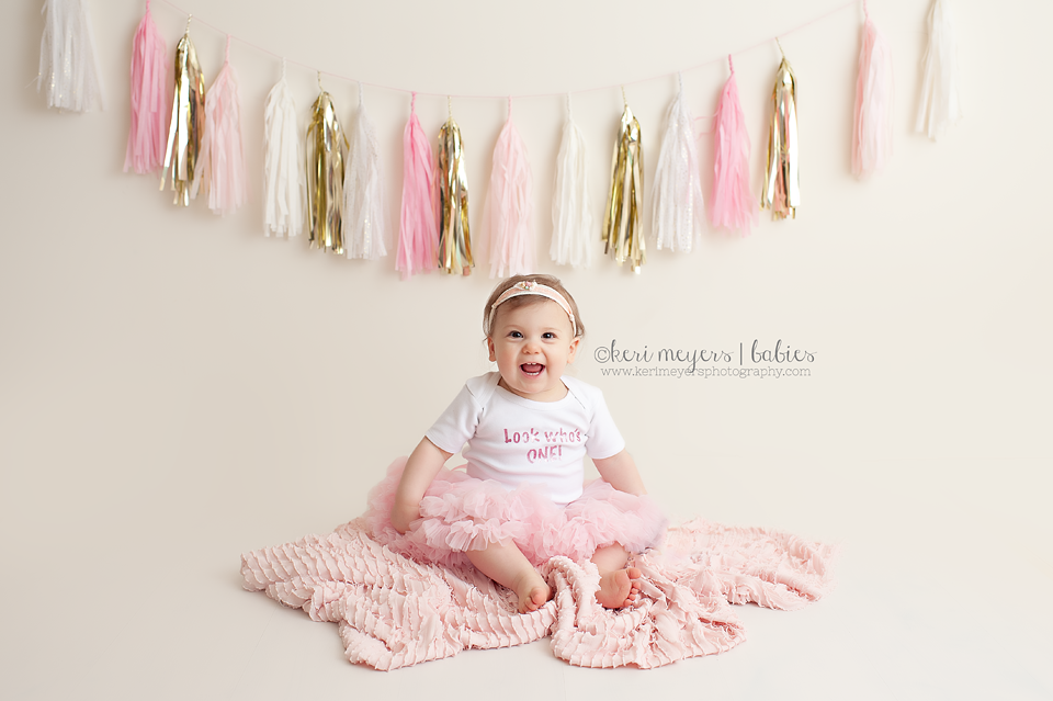 newborn photography community critique photo submitted by Keri Meyers - 3 community members set this photo as a favourite image.