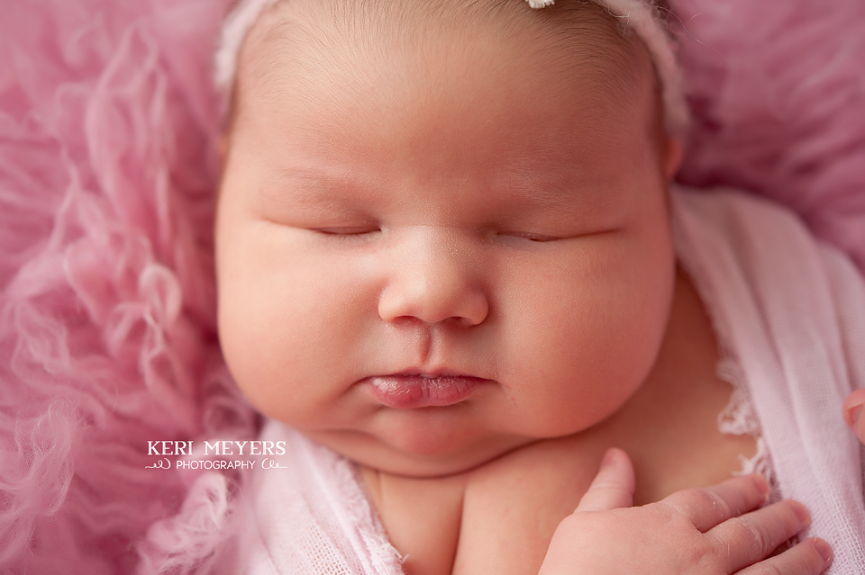 newborn photography community critique photo submitted by Keri Meyers - 3 community members set this photo as a favourite image.