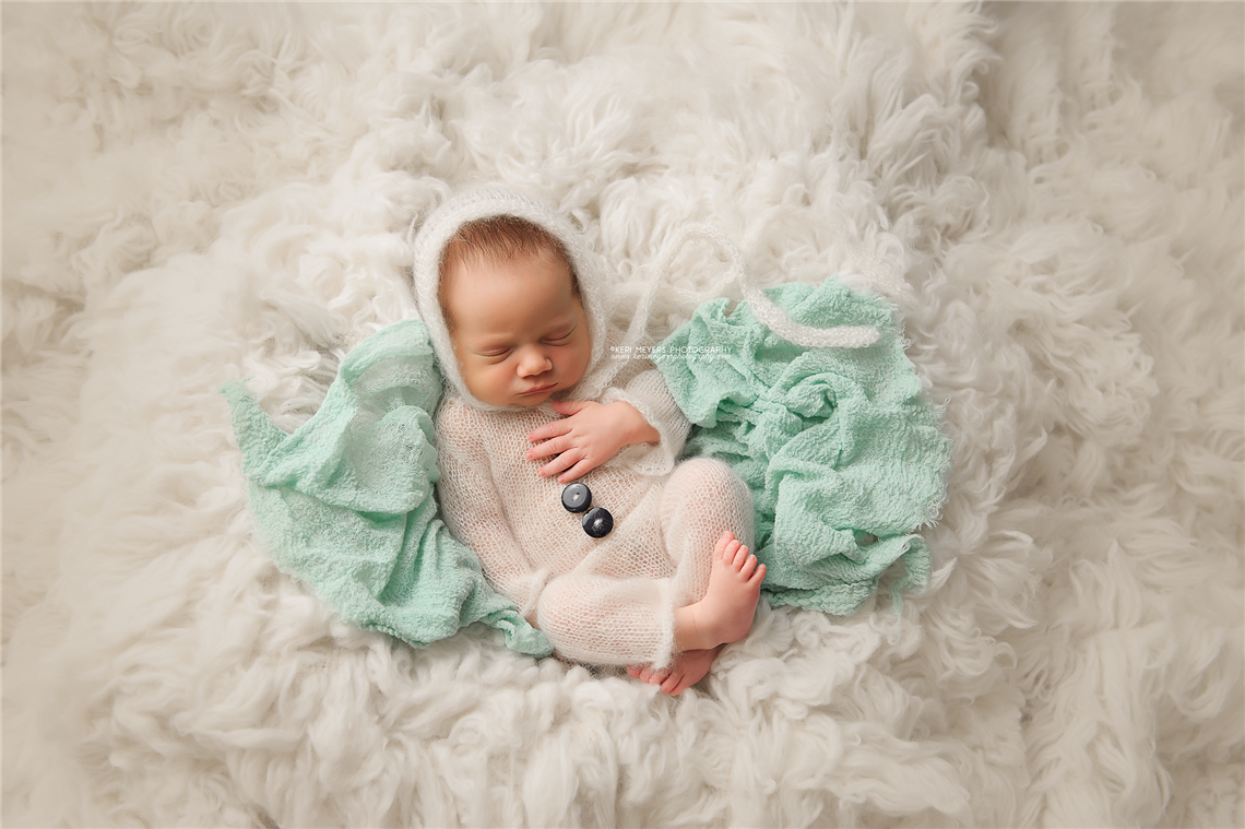 newborn photography community critique photo submitted by Keri Meyers - 3 community members set this photo as a favourite image.