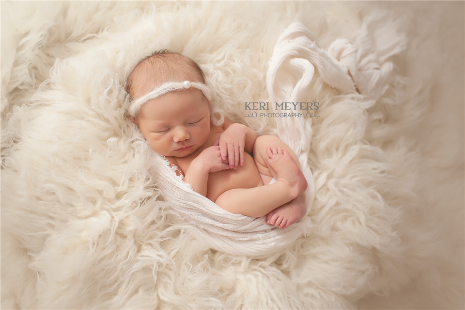 newborn photography community critique photo submitted by Keri Meyers - 2 community members set this photo as a favourite image.