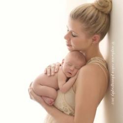 Tamsen Donker Newborn Photographer - profile picture