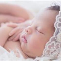 Aimee Pool Newborn Photographer - profile picture